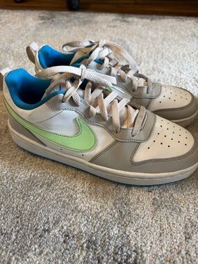 Nike White and Mint Green Low-Top Sneakers with Blue Lining